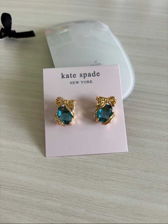 kate spade Kids Teal Crystal Bow Stud Earrings - Gold Tone NWOT - Picture 3 of 3